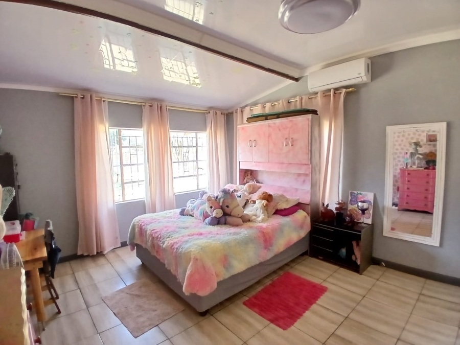 4 Bedroom Property for Sale in Kuruman Northern Cape